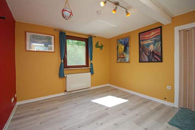 Einfamilienhaus Solms Oberndorf - 7 Zimmer, 224 m&sup2;, 400.000&euro; | Angebot:25662020