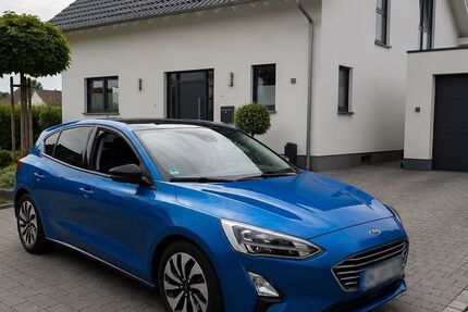Ford Focus 90.000 km 11.200 &euro; Heilbronn 74078