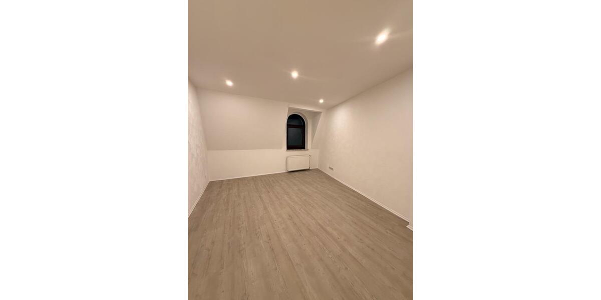 Dachgeschoßwohnung Herne Wanne-Bickern - 6 Zimmer, 130 m&sup2;, 1.400&euro; | Angebot:24935017