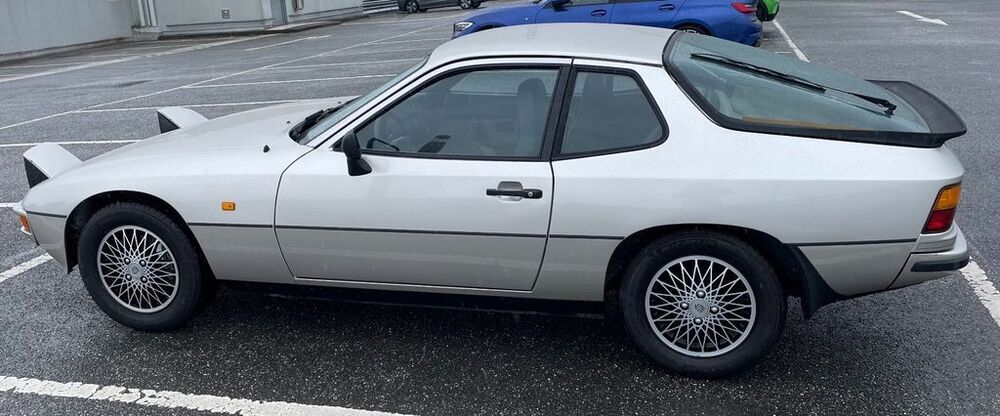 924