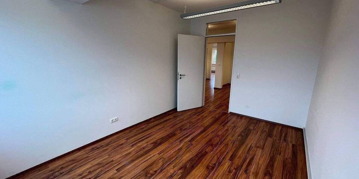 Gewerbeobjekt Hamburg Hamm - 4 Zimmer, 140 m&sup2;, 1.330&euro; | Angebot:26851819
