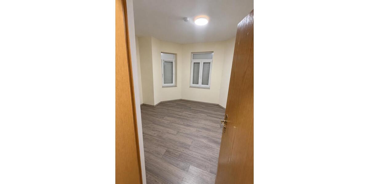 Etagenwohnung Ludwigshafen am Rhein - 5 Zimmer, 122 m&sup2;, 300.000&euro; | Angebot:27413679