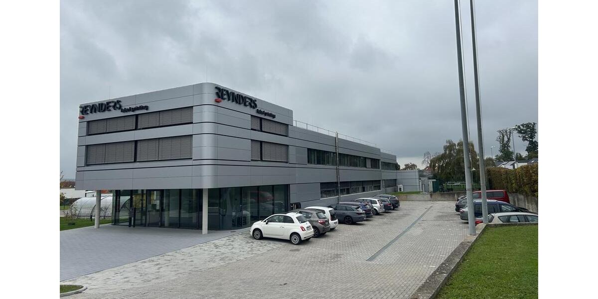 Lichtdurchflutete moderne Büroflächen in exponierter werbewirksamer Lage zimmer