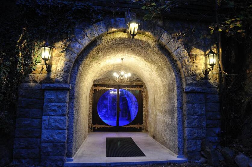 Bunker Sicherheitslager Schutzraum Lager Stollen Höhle zimmer