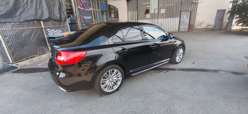 Suzuki Kizashi 151.900 km 7.990 &euro; Dohna 01809