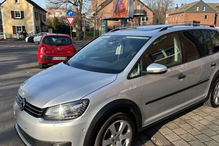 VW Touran 210.000 km 8.890 &euro; Duisburg 47226