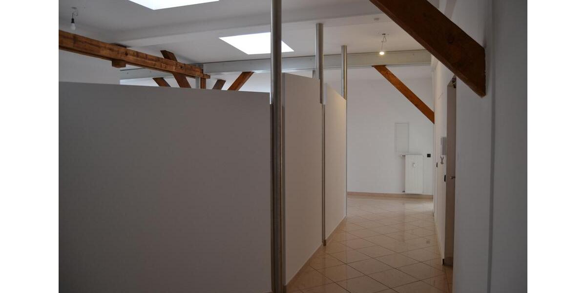 Dachgeschoßwohnung Augsburg - 5 Zimmer, 170 m&sup2;, 1.685&euro; | Angebot:26350218