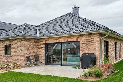 Ebenerdig wohnen mit geschützter Terrasse - Neubauprojekt Bungalow in Niedrigenergiehaus EH40 3 zimmer