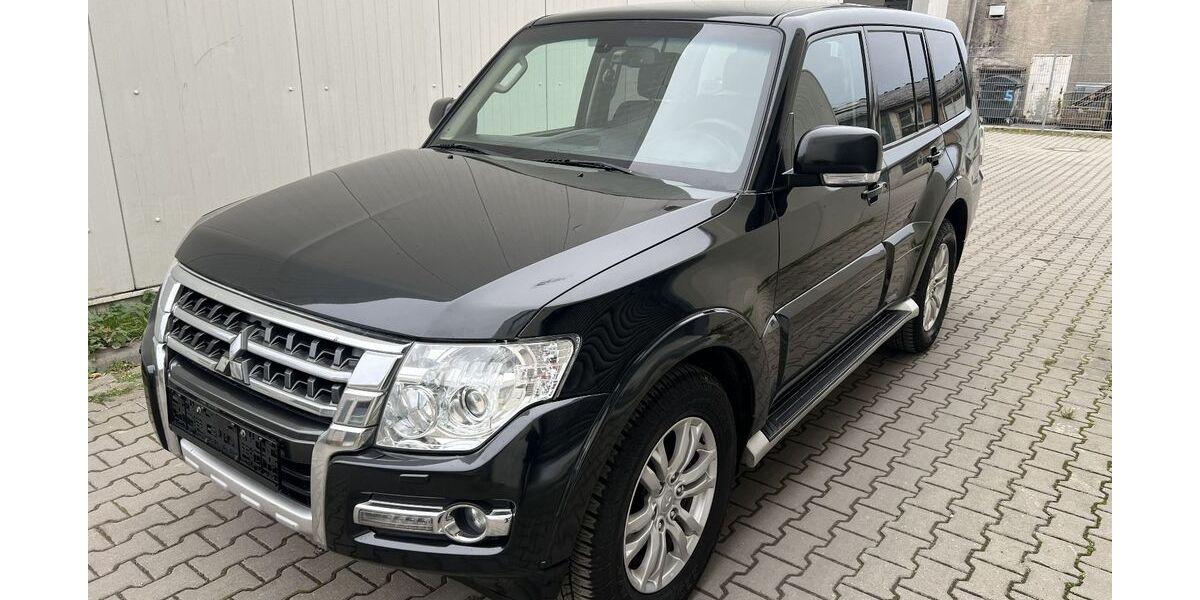Mitsubishi Pajero 146.000 km 18.999 &euro; berlin 12305