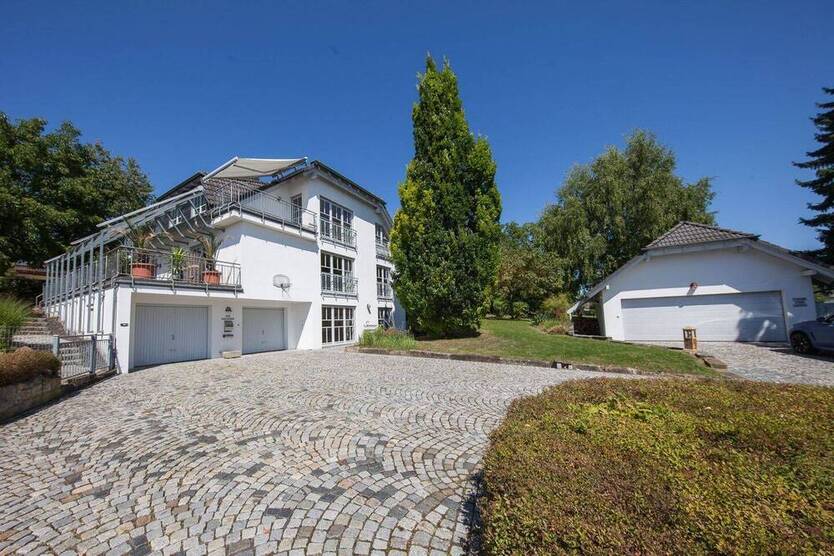 Luxuriöses Familienhaus mit herrlichem Fernblick in ruhiger Wohnlage!