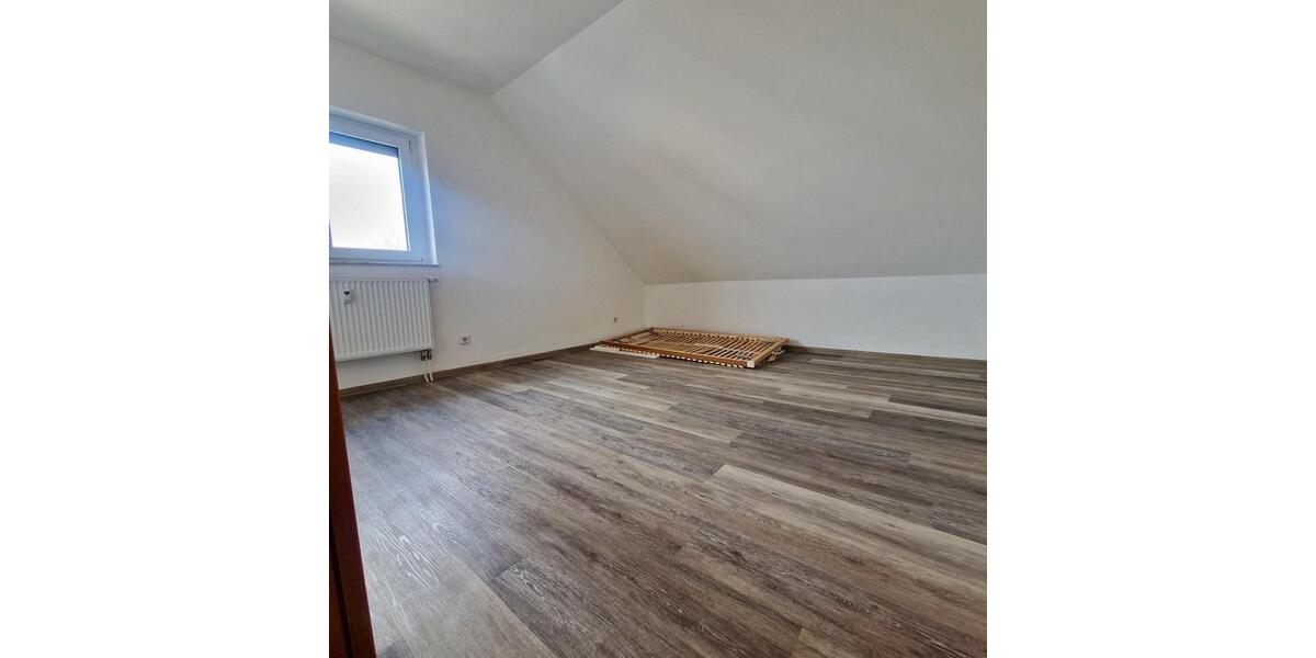 Dachgeschoßwohnung Bürstadt - 3 Zimmer, 72 m&sup2;, 930&euro; | Angebot:26302637