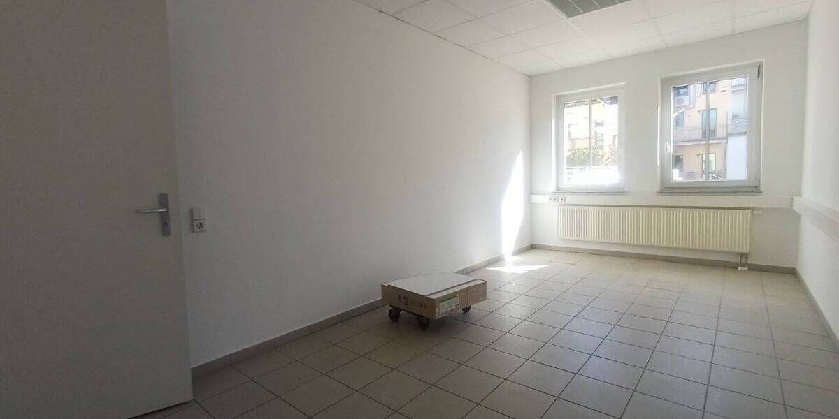 Gewerbeobjekt Zwickau Innenstadt - 3 Zimmer, 140 m&sup2;, 1.199&euro; | Angebot:26695005