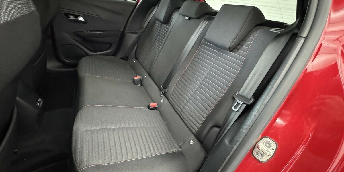 Peugeot 208 e- 136 Active Pack 1.Hand Carplay Sitzhzg 35.300 km 15.320 &euro; Lich 35423