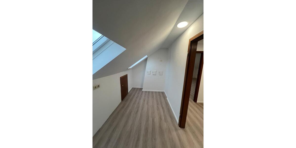 Dachgeschoßwohnung Dörentrup - 2.5 Zimmer, 68 m&sup2;, 400&euro; | Angebot:26391611