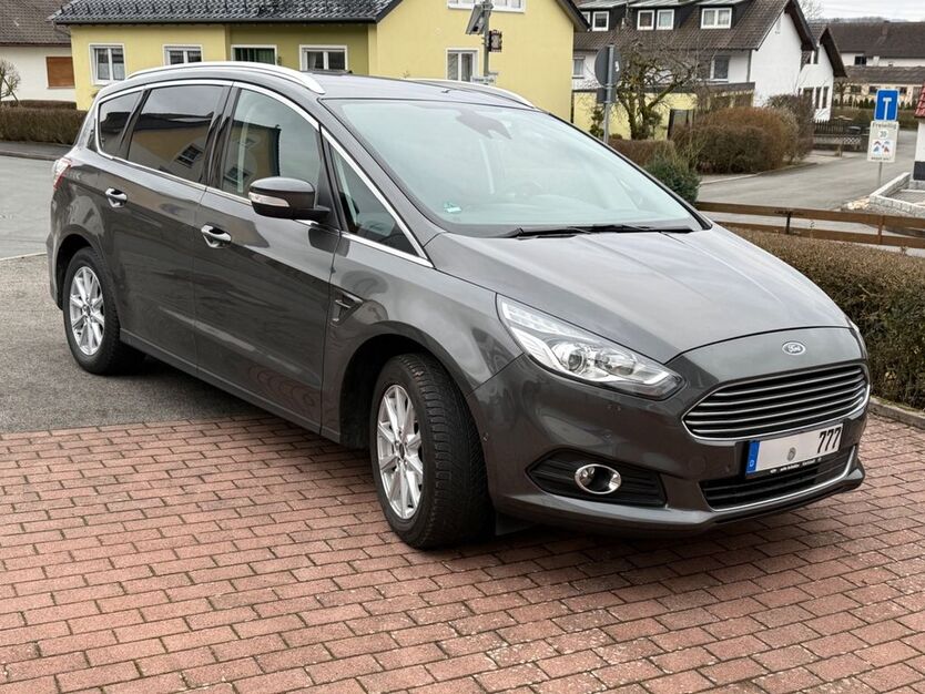 Ford S-Max 75.900 km 18.777 € München 80993