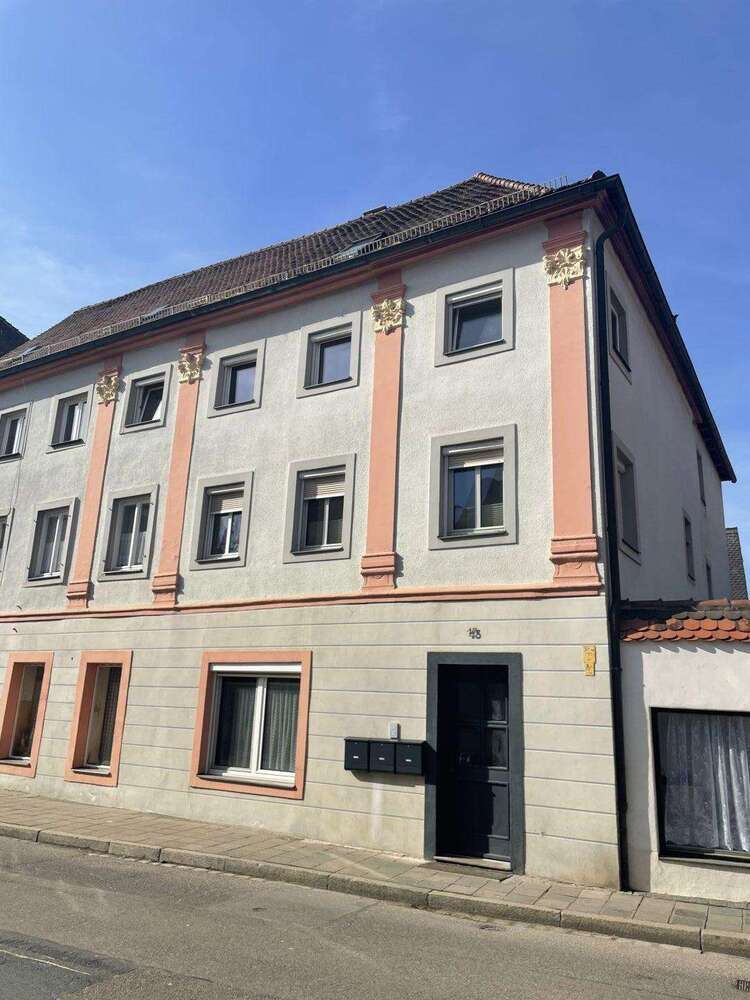 Haus zum Kaufen in Ellingen 375.000 € 215 m²
