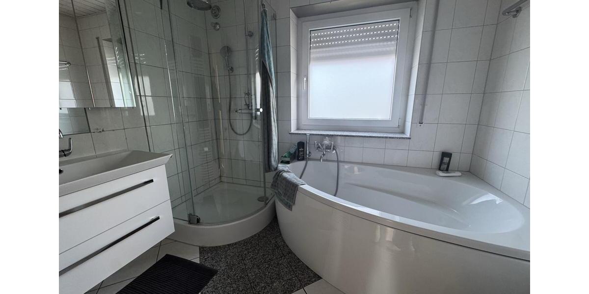 Exklusive 2-Etagen-Wohnung mit Einbauküche, Balkon und Garage zur Miete! 6 zimmer