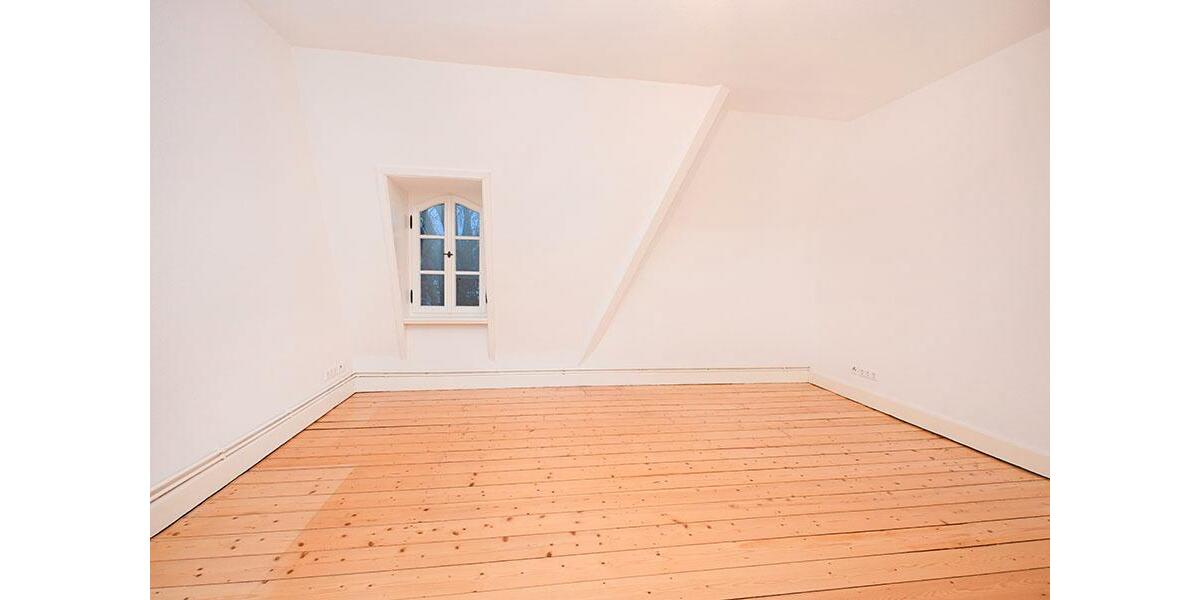 Einfamilienhaus Hildesheim - 11 Zimmer, 360 m&sup2;, 2.500&euro; | Angebot:25415382