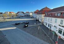 Zwei Zimmer mit Weitblick und Balkon am Marktplatz
