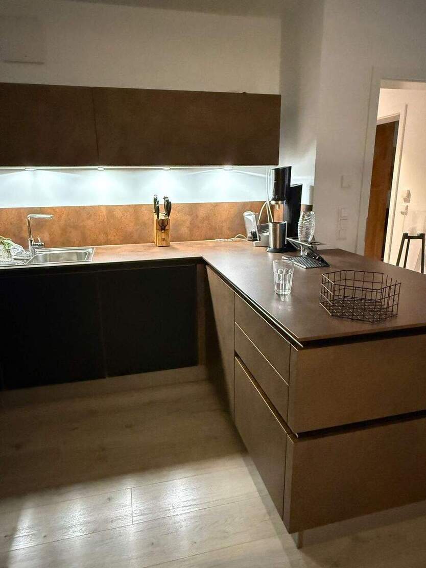 helle 3-Zi- Wohnung 1.OG mit großzügigem Balkon und Stellplatz 3 zimmer