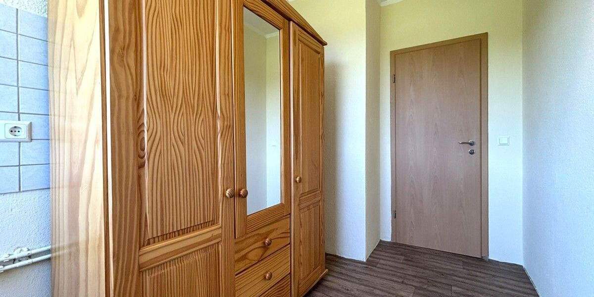 Familienfreundliche Eigentumswohnung mit Einbauküche, 2x Balkonen und 2x Garagen in Löberitz 5 zimmer