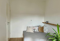 PENDLER WOCHENENDHEIMFAHRER: möbl. WG-Zimmer in Schwabing