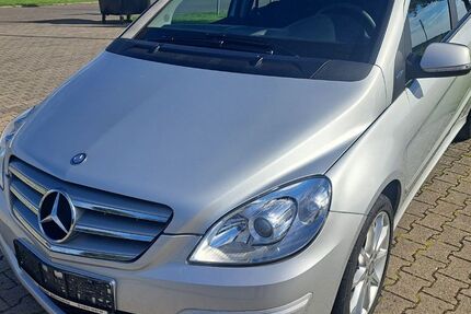 Mercedes B 180