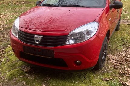Dacia Sandero 82.000 km 2.700 &euro; Blankenhain 99444
