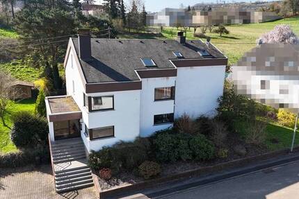 Großzügige Immobilie in ruhiger Umgebung - Mehrfamilienhaus oder großzügig Wohnen möglich