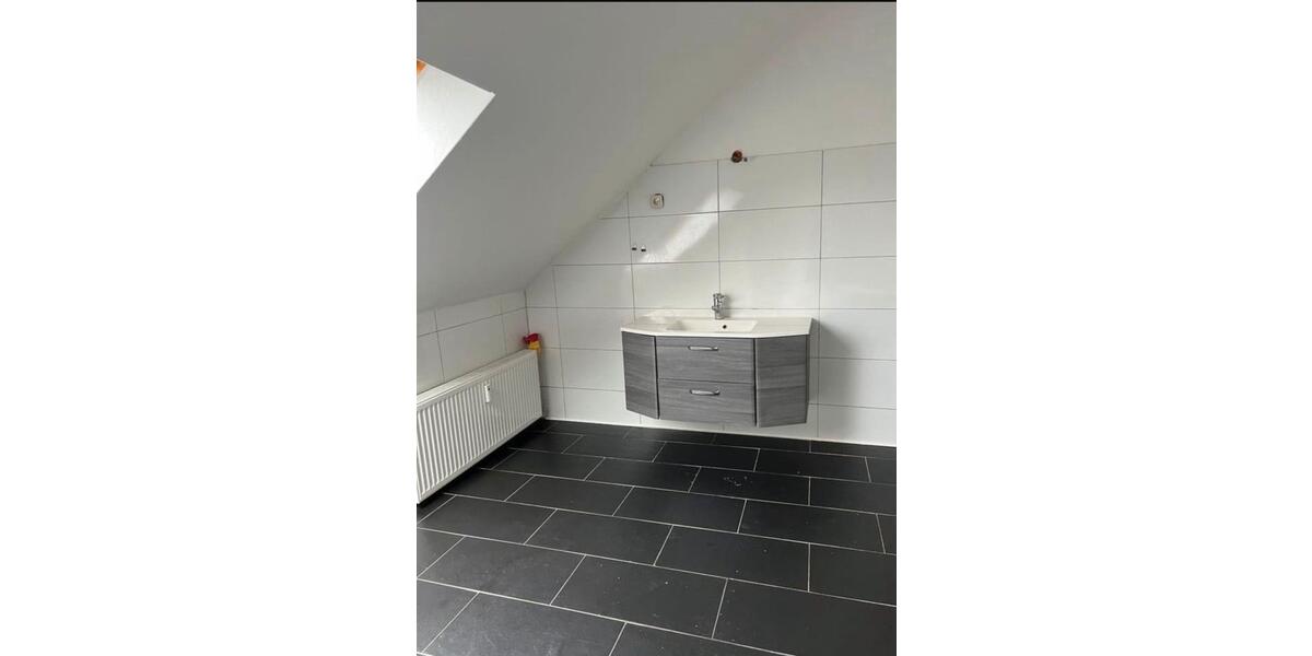 Dachgeschoßwohnung Essen Stadtbezirk VI - 2.5 Zimmer, 75 m&sup2;, 600&euro; | Angebot:25552920