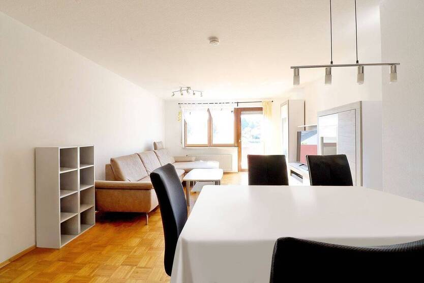 Sonnige 2-Zimmer-Wohnung mit Süd-Ost-Balkon und Garage in ruhiger Wohnlage von Neuenstadt am Kocher. 2 zimmer