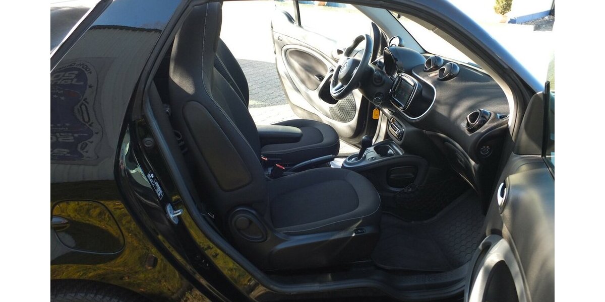 Smart ForTwo EQ PASSION NAVI KLIMAAUTOM SITZHEIZUNG 35.284 km 10.710 &euro; Köln 50858