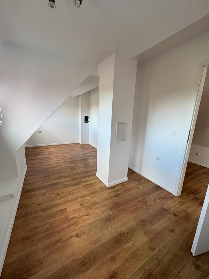 Helle, vollständig renovierte 5-Zimmer-Maisonette-Wohnung in Nbg zimmer