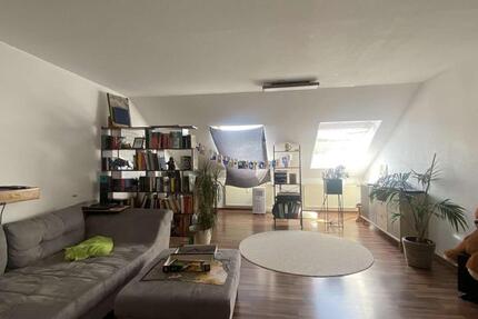 Kliniknah gelegene, gemütliche Wohnung zimmer