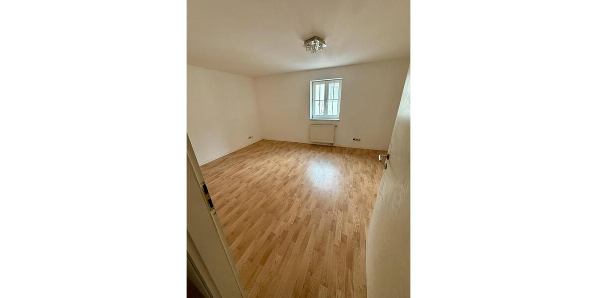 Mehrfamilienhaus, Wohnhaus Landau an der Isar - 14 Zimmer, 380 m&sup2;, 740.000&euro; | Angebot:26091158