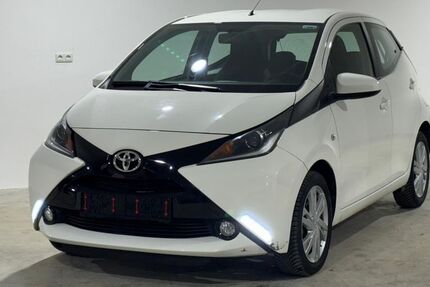 Toyota Aygo (X) 28.900 km 9.290 &euro; Essenbach 84051