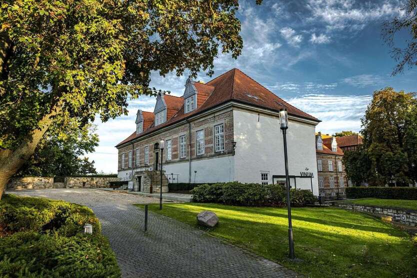 Büro in Neustadt 2.433,34 € 248.3 m² zimmer