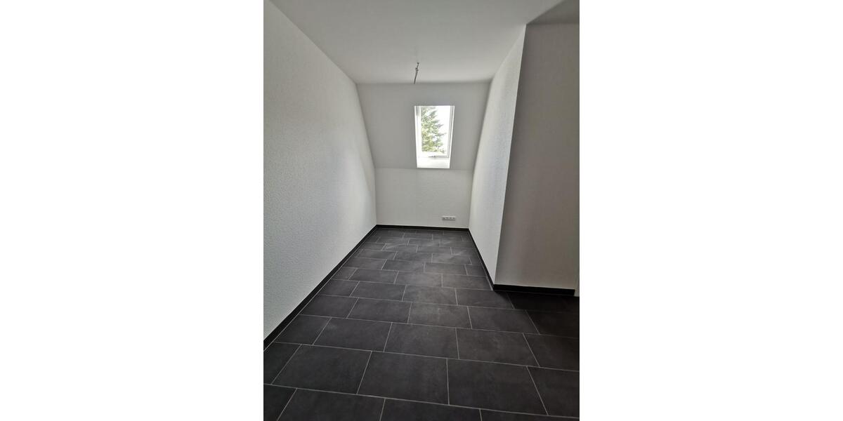 Dachgeschoßwohnung Burgstädt - 4 Zimmer, 130 m&sup2;, 950&euro; | Angebot:26150206