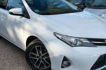 Toyota Auris 88.851 km 12.790 &euro; Berlin 13089