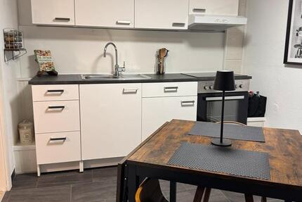 Modern möblierte 2 Zimmer Whg mit Balkon Küche in HX-Brenkhausen zimmer