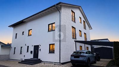LUXURIÖSE DOPPELHAUSHÄLFTE MIT POOL - Doppelhaushälfte Bad Säckingen | Angebot:26765648
