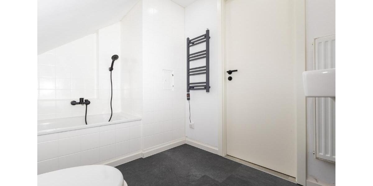 Ideal für Single oder Paar: Renovierte Dachgeschosswohnung zum vermieten 2 zimmer