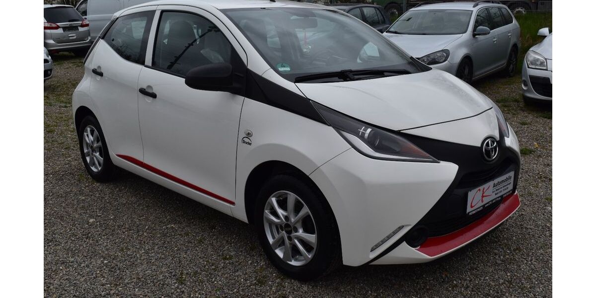 Toyota Aygo (X) 59.000 km 7.900 &euro; Herbertingen 88518