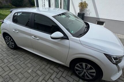 Peugeot 208 25.500 km 12.600 &euro; Hochheim 65239