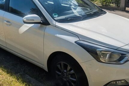 Hyundai i20 80.000 km 8.490 &euro; Karlsruhe 76185