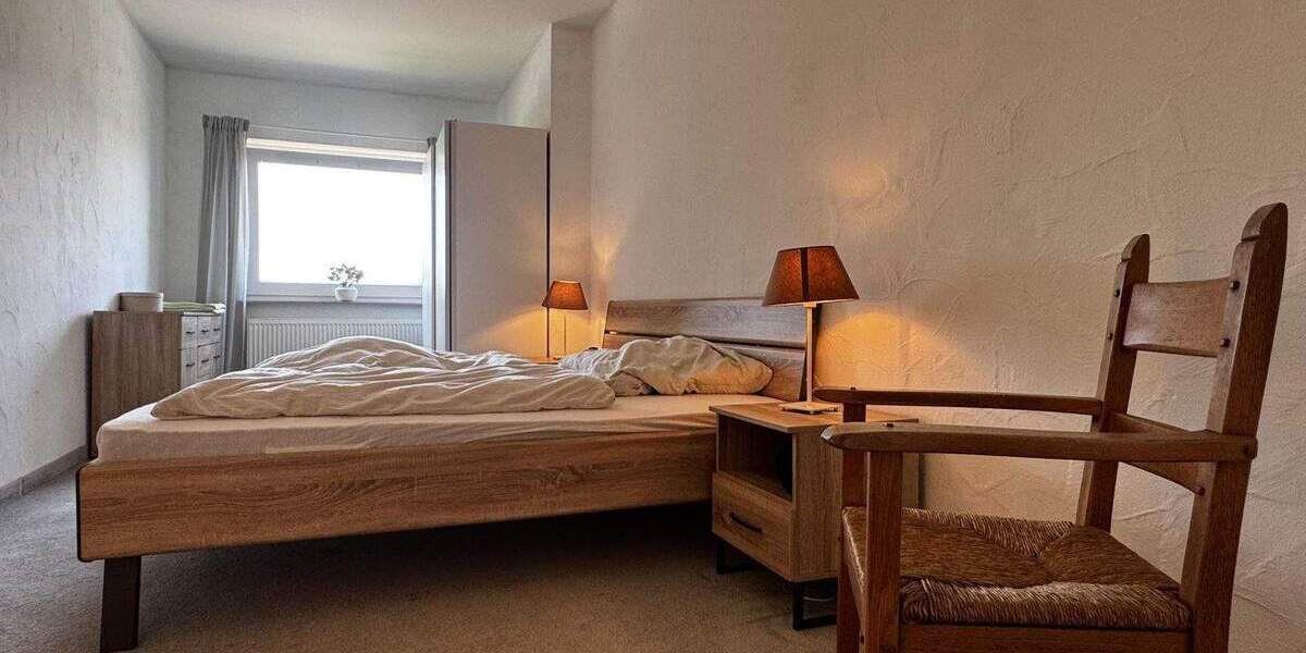 In Toplage - Saniertes großes Zweifamilienhaus mit parkähnlichem Garten und Platz für Ihre Autos... 8 zimmer