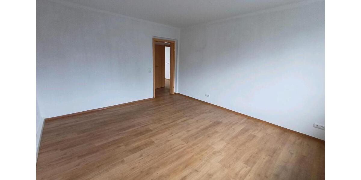 Erdgeschoßwohnung Eisfeld - 4 Zimmer, 69 m&sup2;, 700&euro; | Angebot:26381319