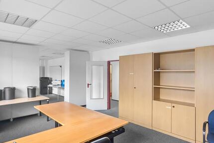 78 m2 | Büro- Praxisflächen im Erdgeschoss | Stellplätze | Räume veränderbar zimmer