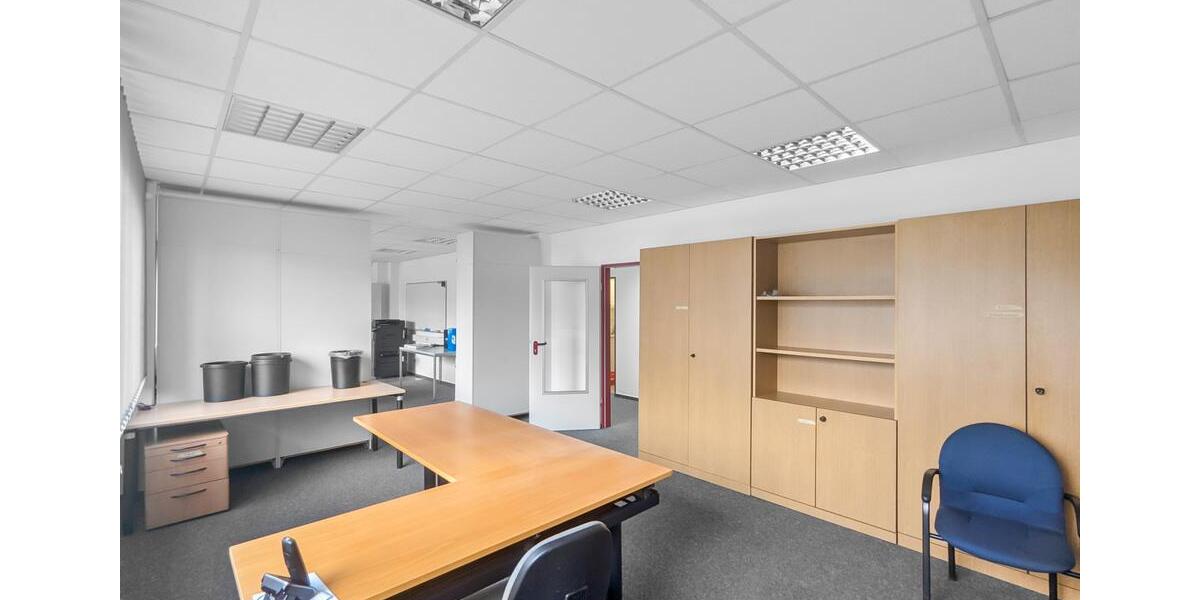 78 m2 | Büro- Praxisflächen im Erdgeschoss | Stellplätze | Räume veränderbar zimmer