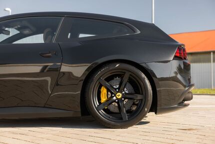 Ferrari GTC4Lusso 7.900 km 237.900 &euro; Oberderdingen 75038